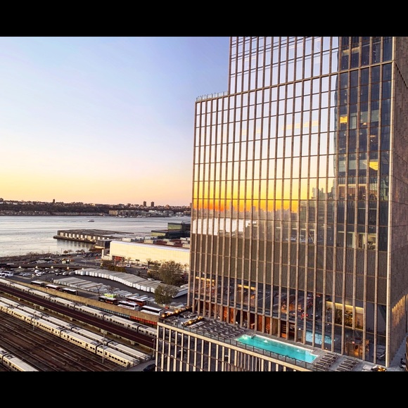 Meet your Posher, Karina - Picture 1 of 1